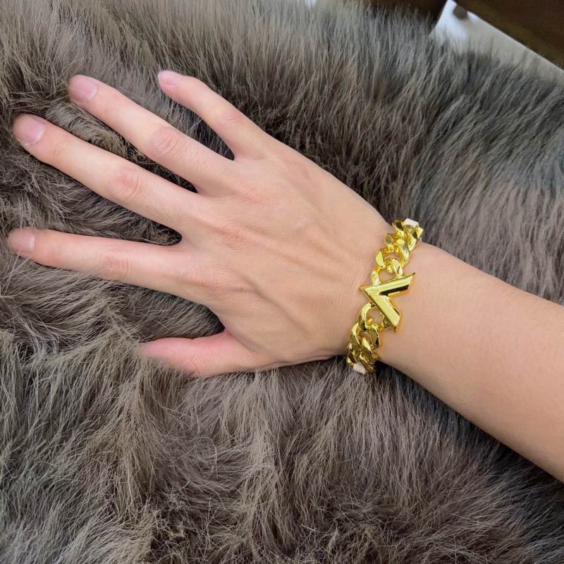 LV Bracelet  04yxs67 (9)