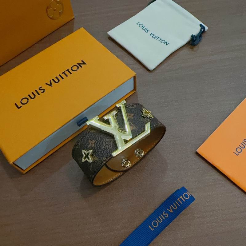 LV Bracelet  04yxs68 (2)
