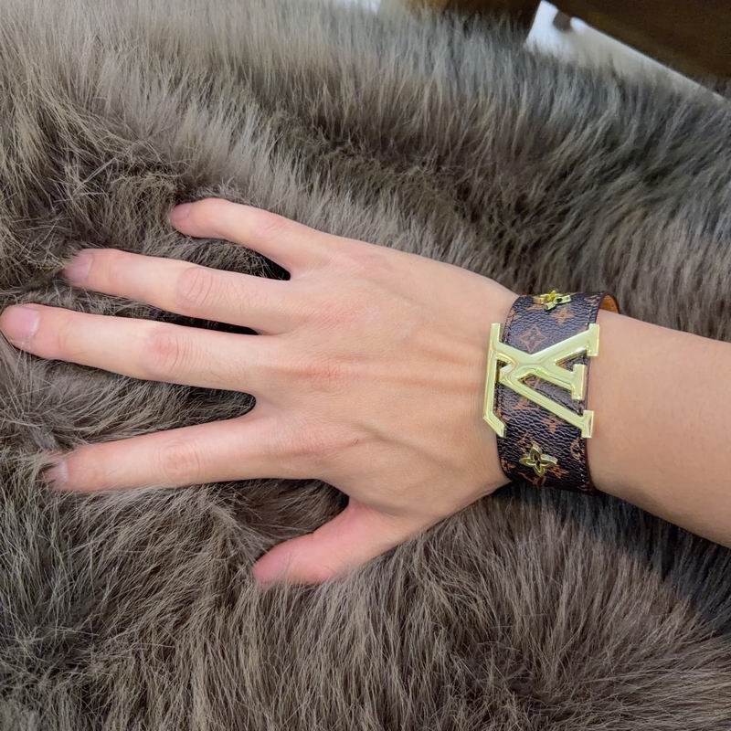 LV Bracelet  04yxs68 (7)