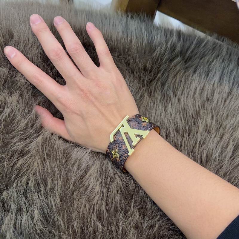 LV Bracelet  04yxs68 (8)