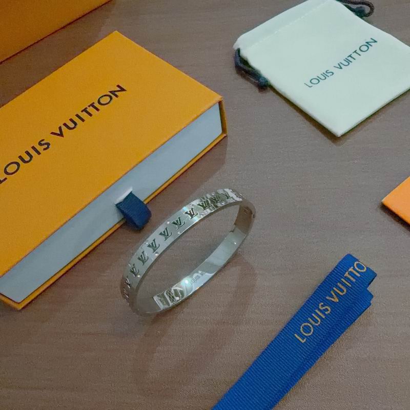 LV Bracelet  04yxs69 (1)