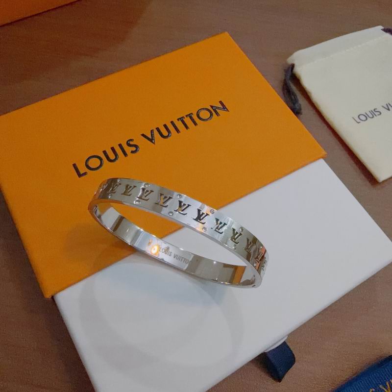 LV Bracelet  04yxs69 (2)