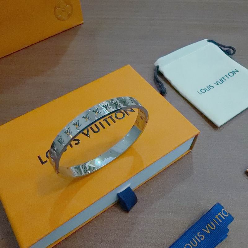 LV Bracelet  04yxs69 (3)