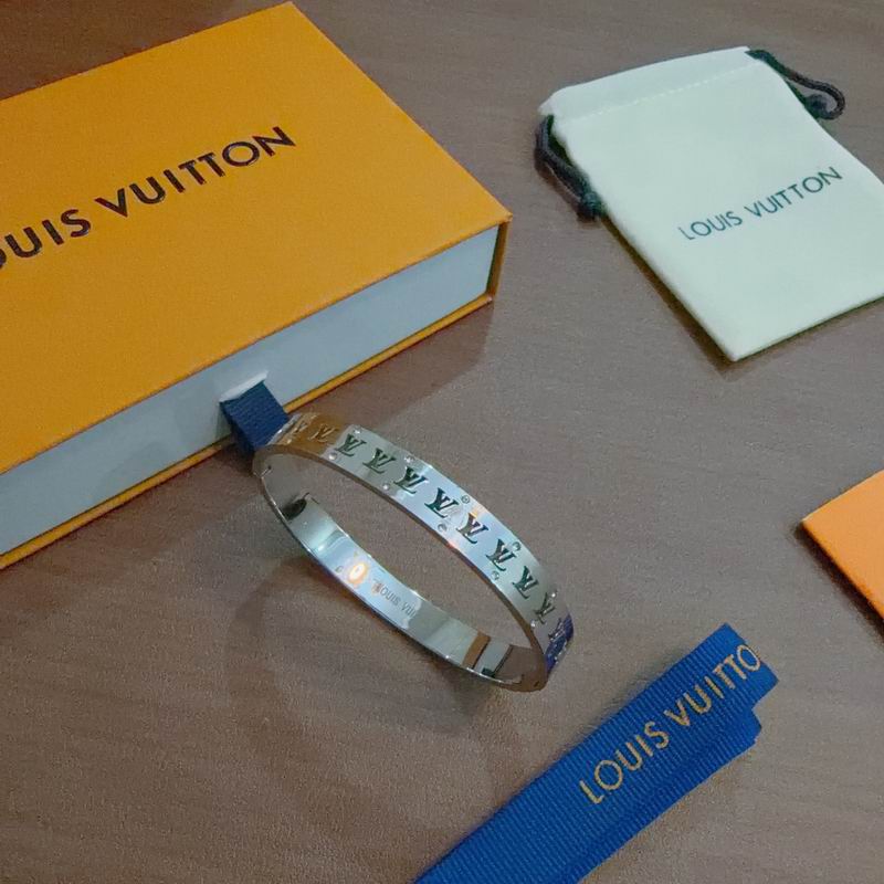 LV Bracelet  04yxs69 (4)