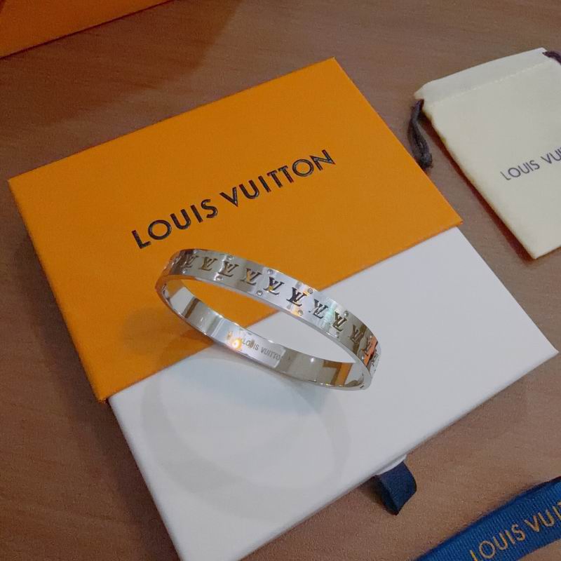 LV Bracelet  04yxs69 (5)