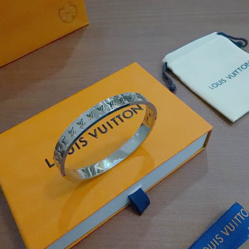 LV Bracelet  04yxs69 (6)