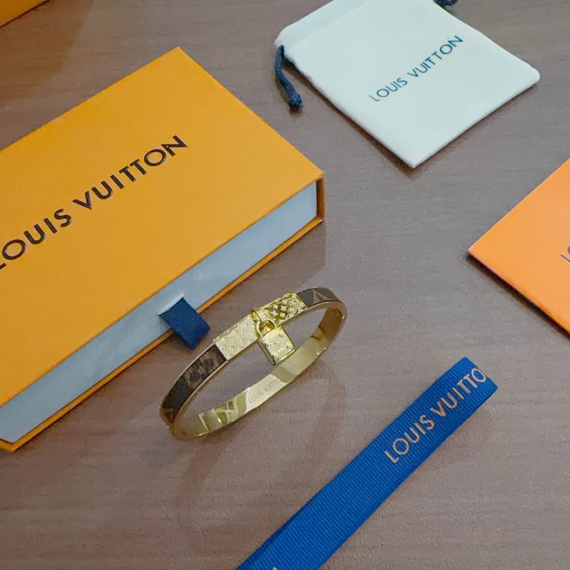 LV Bracelet  04yxs70 (2)
