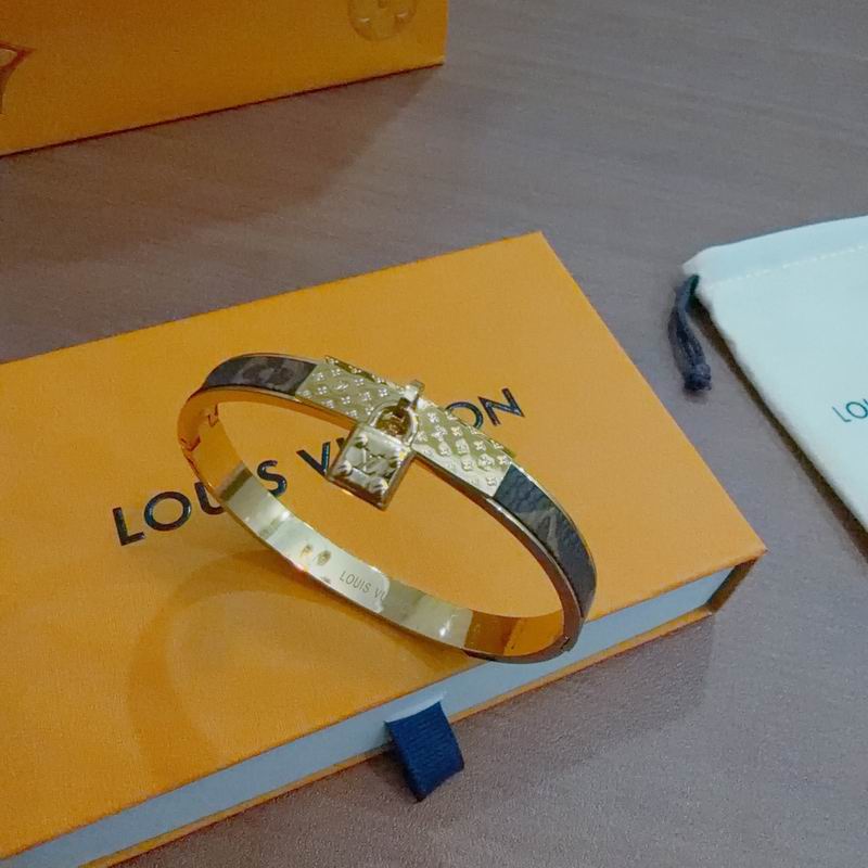 LV Bracelet  04yxs70 (3)