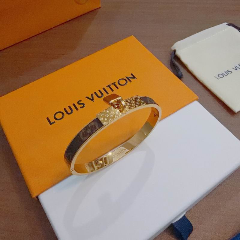 LV Bracelet  04yxs70 (4)
