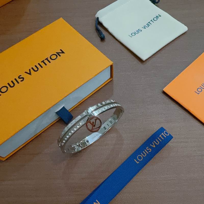LV Bracelet  04yxs71 (5)