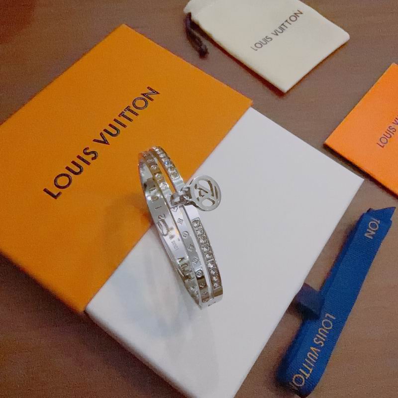 LV Bracelet  04yxs71 (6)