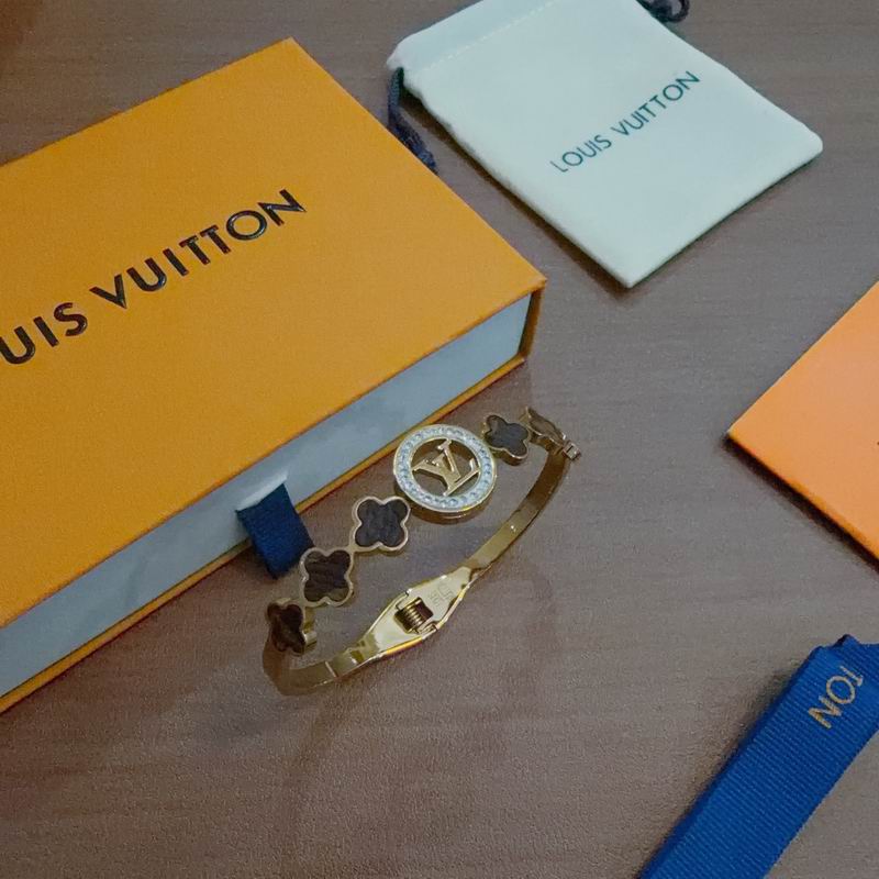 LV Bracelet  04yxs72 (6)