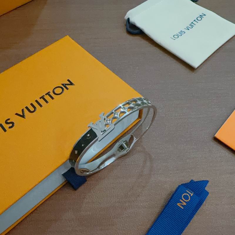 LV Bracelet  04yxs73 (4)