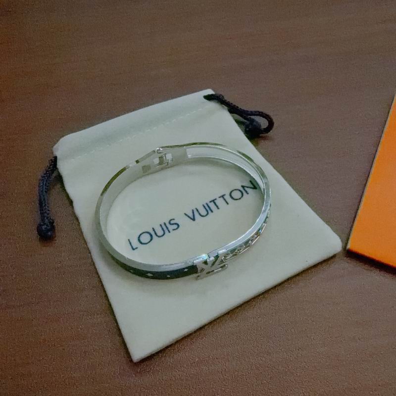 LV Bracelet  04yxs73 (5)