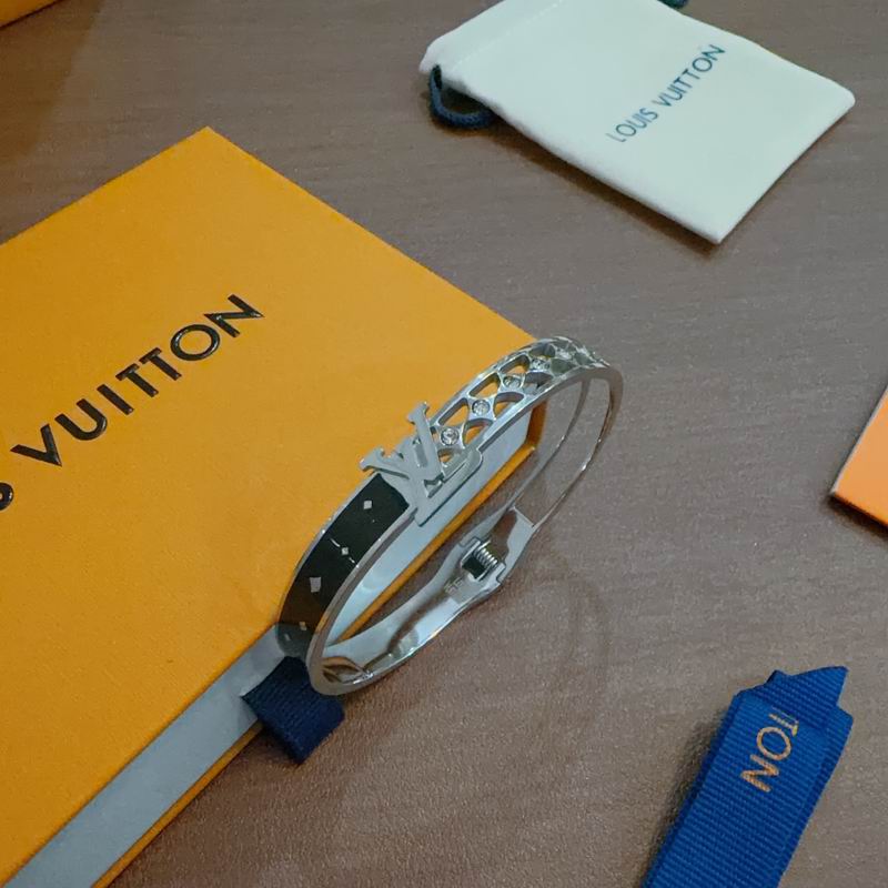 LV Bracelet  04yxs73 (7)