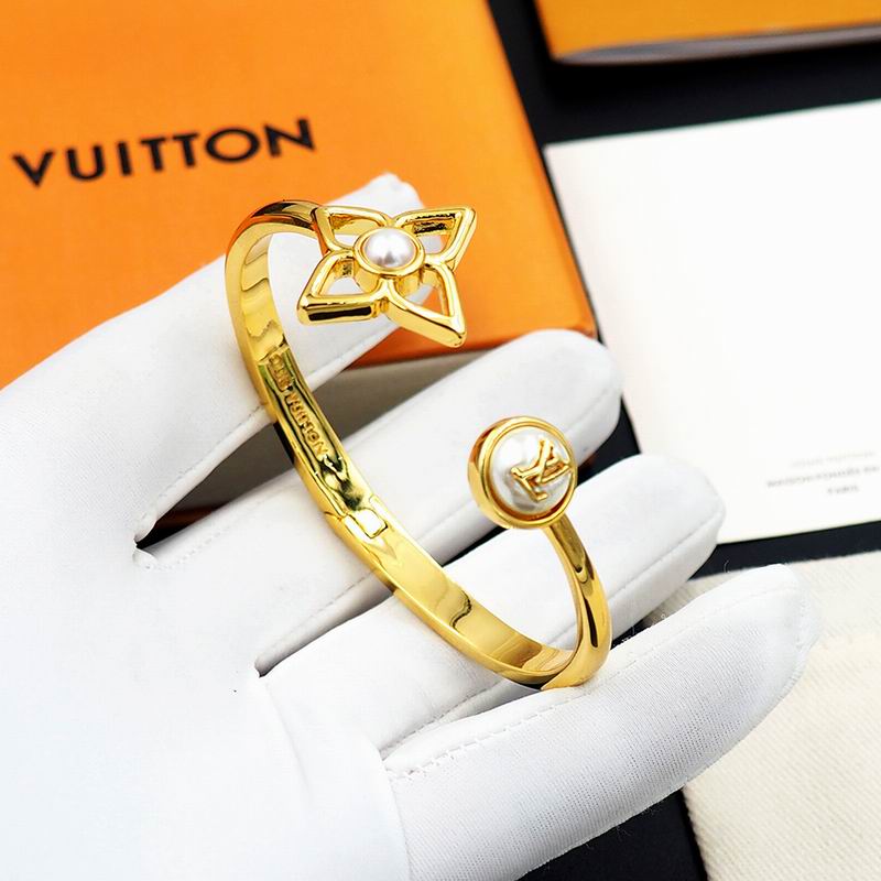 LV Bracelet  04yxs74 (2)