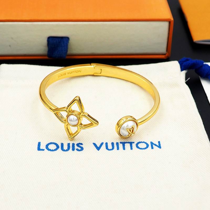 LV Bracelet  04yxs74 (3)