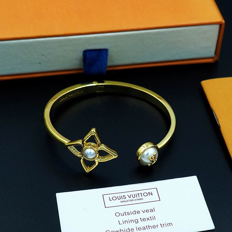 LV Bracelet  04yxs74 (4)