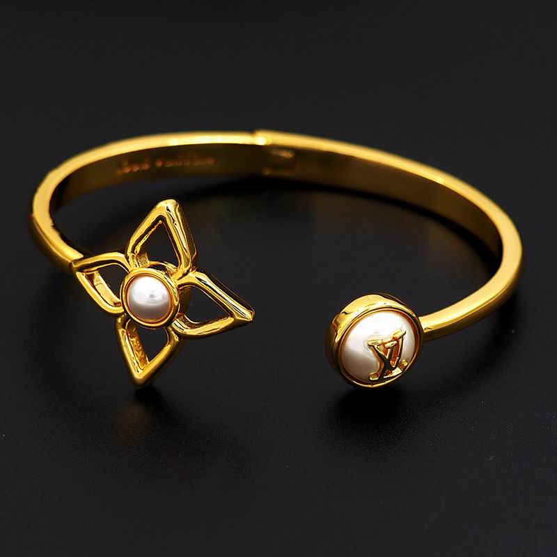 LV Bracelet  04yxs74 (5)