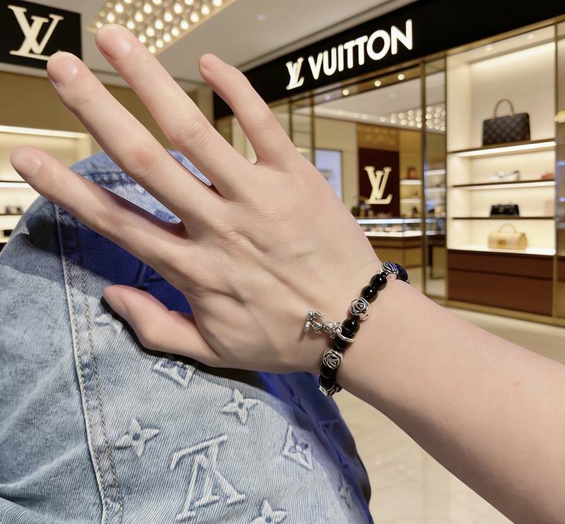 LV Bracelet  04yxs74 (9)