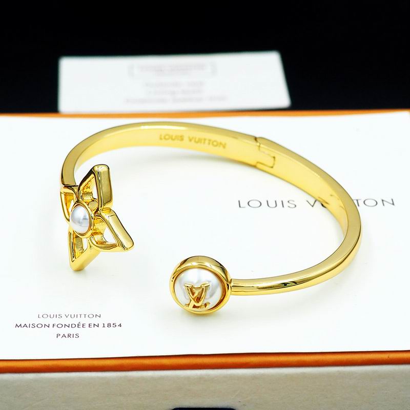 LV Bracelet  04yxs74 (9)
