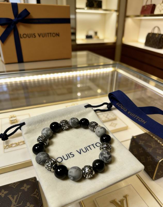 LV Bracelet  04yxs76 (3)