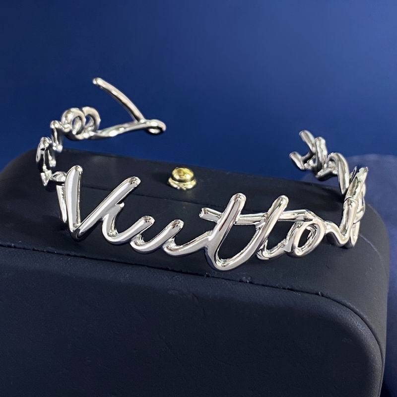 LV Bracelet  04yxs77 (2)