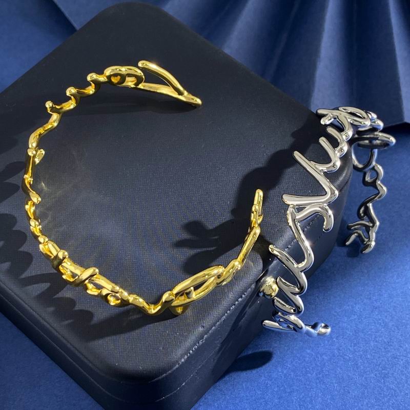 LV Bracelet  04yxs77 (5)