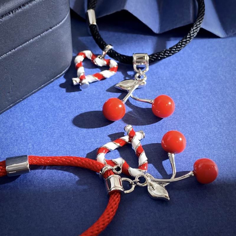 LV Bracelet  04yxs79 (5)