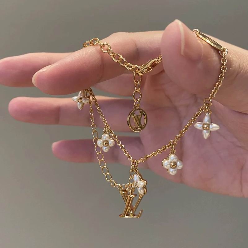 LV Bracelet  04yxs80 (2)