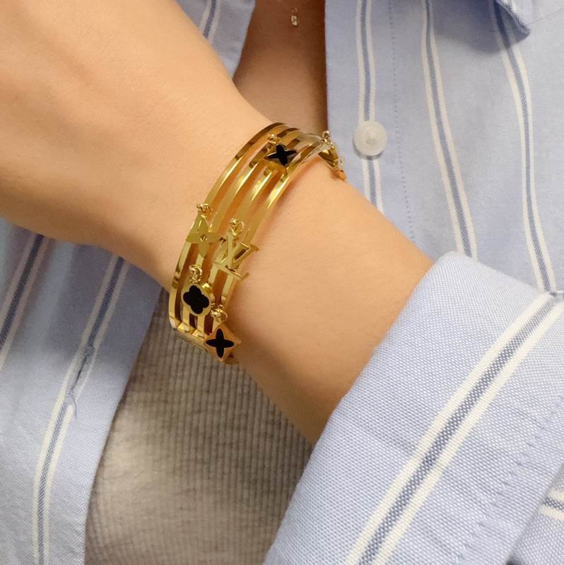 LV Bracelet  04yxs82 (9)