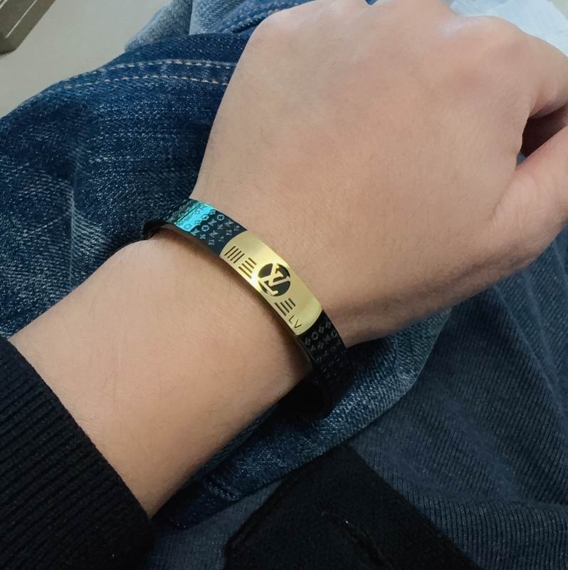 LV Bracelet  04yxs83 (2)