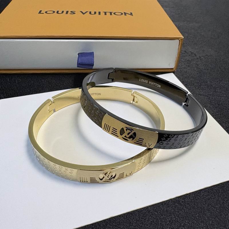 LV Bracelet  04yxs83 (5)