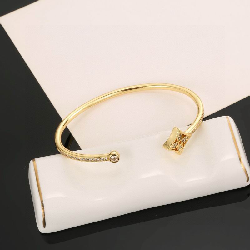 LV Bracelet  04yxs85 (3)