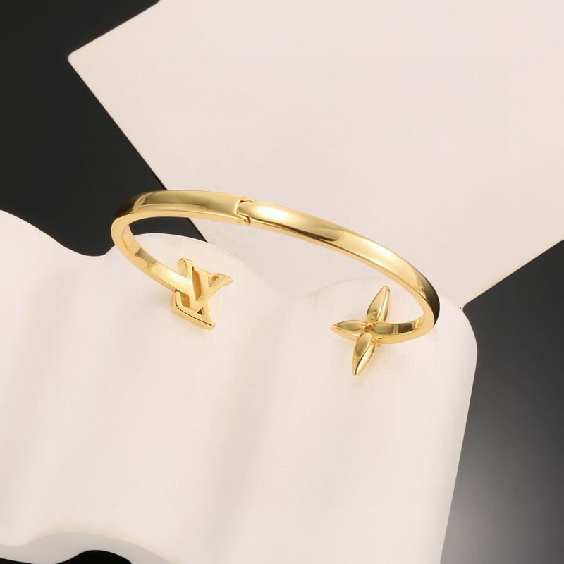 LV Bracelet  04yxs86 (3)