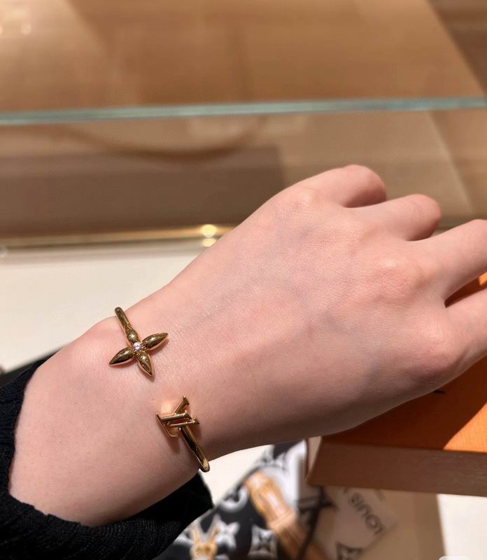 LV Bracelet  04yxs86 (7)