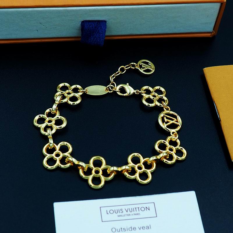 LV Bracelet  04yxs87 (4)