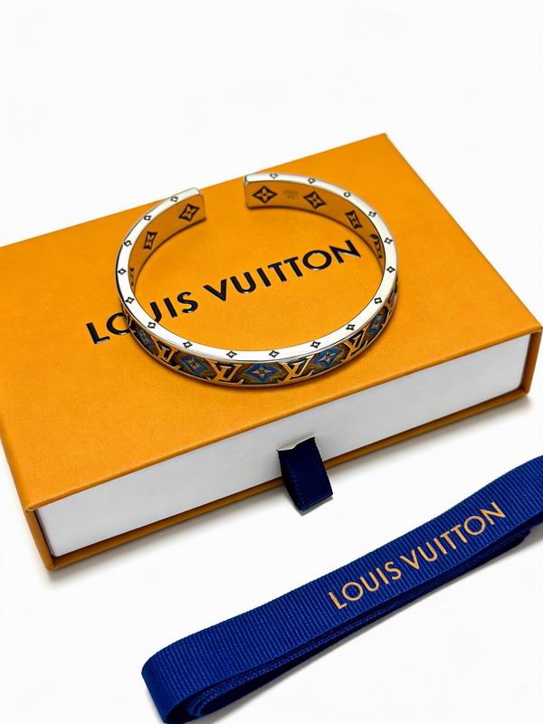 LV Bracelet  04yxs88 (2)
