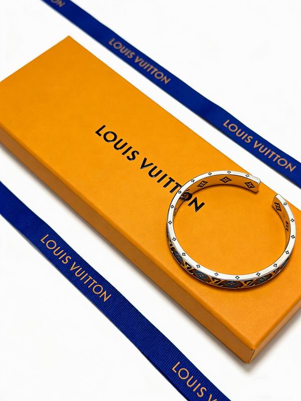 LV Bracelet  04yxs88 (4)