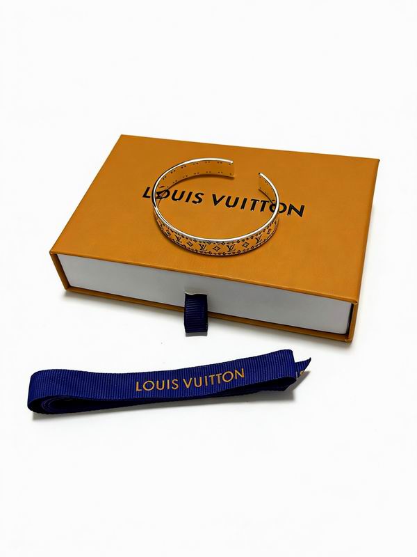LV Bracelet  04yxs89 (3)