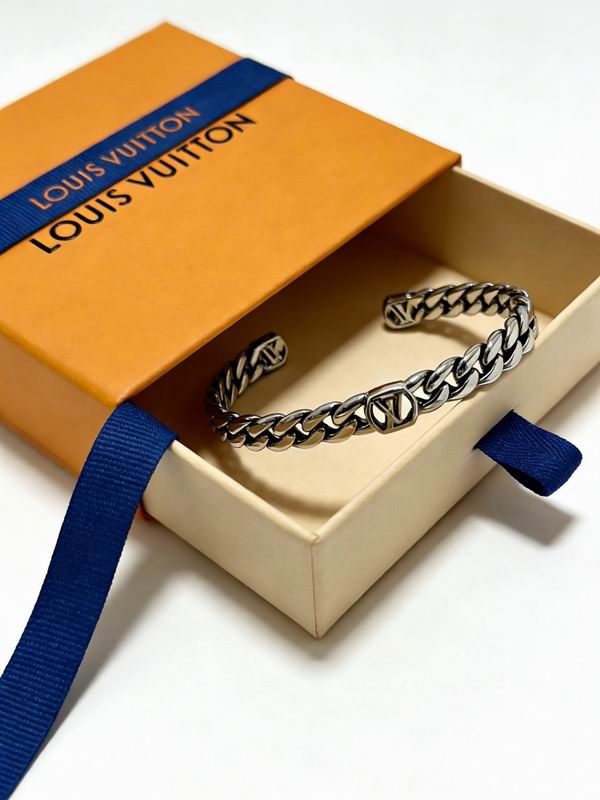 LV Bracelet  04yxs90 (4)