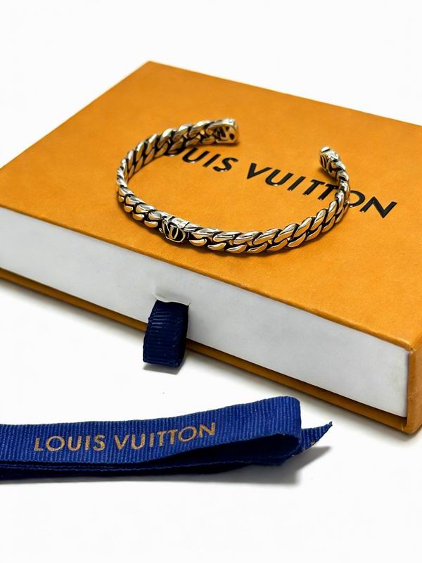 LV Bracelet  04yxs90 (5)