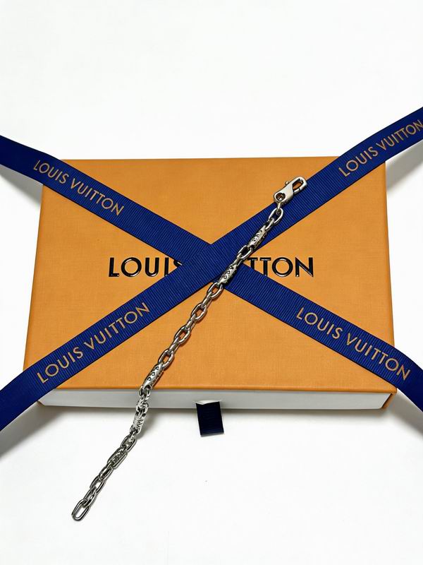 LV Bracelet  04yxs94 (5)