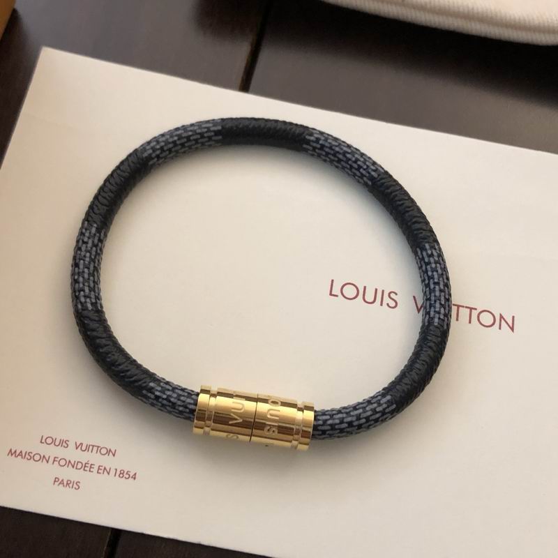 LV Bracelet  04yxs95 (2)