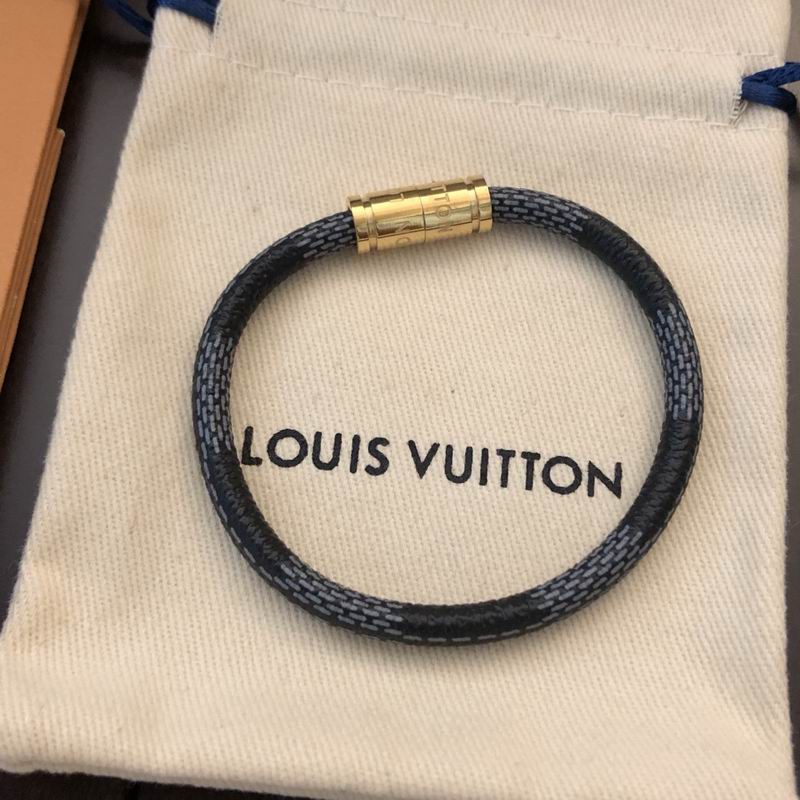 LV Bracelet  04yxs95 (3)
