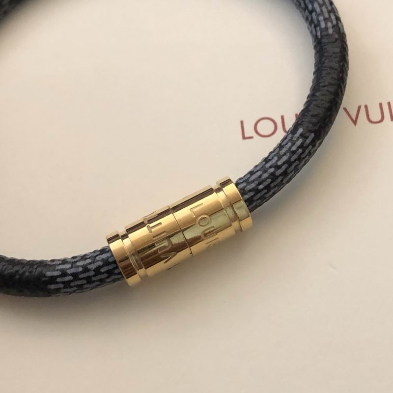 LV Bracelet  04yxs95 (5)