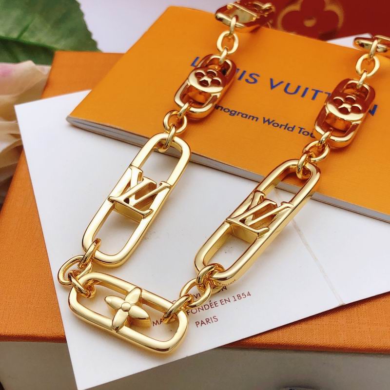 LV Bracelet  04yxs96 (3)