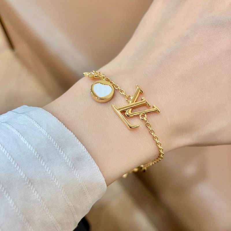 LV Bracelet  04yxs98 (10)