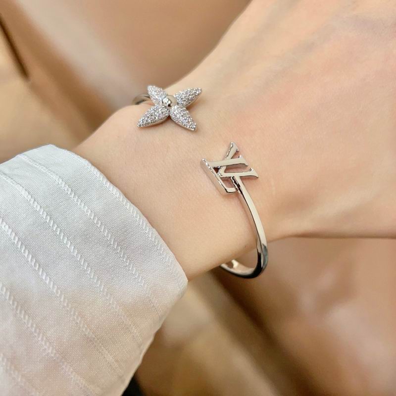 LV Bracelet  04yxs99 (15)