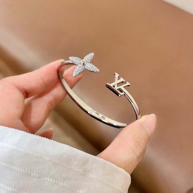 LV Bracelet  04yxs99 (18)